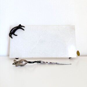 MICHAEL ARAM MARBLE CHEESE SERVING BOARD WITH CAT AND MOUSE CHEESE SLICER